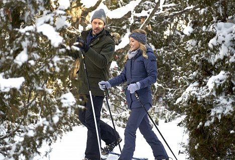Steve Lund, Jocelyn Hudon - Winter Castle 2 - Eine winterliche Liebe - Filmfotos