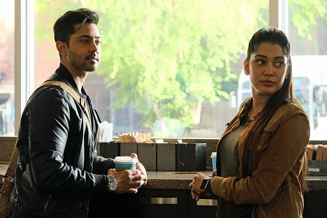 Manish Dayal, Anuja Joshi - Rezydenci - Opowieść o dzieciach - Z filmu