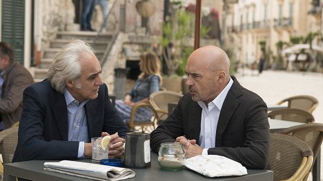 Luigi Tuccillo, Luca Zingaretti - Il commissario Montalbano - La rete di protezione - Van film