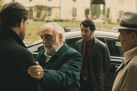 Alessandro Bressanello, Axel Moustache - Der Feind meines Feindes - De la película