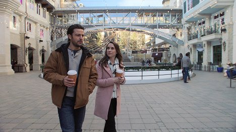 Tyler Hynes, Lacey Chabert - Winter in Vail - Photos