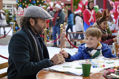 Eion Bailey, Kesler Talbot - Deliver by Christmas - Filmfotos