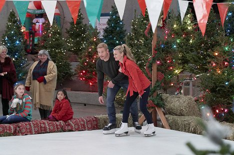 Trevor Donovan, Brooke D'Orsay - Nostalgic Christmas - Z filmu