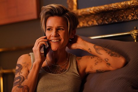Cameron Esposito - A Million Little Things - Piece of Cake - Z filmu