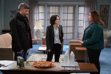 Jay R. Ferguson, Sara Gilbert, Bayne Gibby - The Conners - Sex, Lies and House Hunting - Kuvat elokuvasta