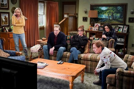 Alicia Goranson, John Goodman, Katey Sagal, Laurie Metcalf, Sara Gilbert - The Conners - Triggered - Photos