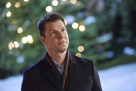 Eric Mabius - It's Beginning to Look a Lot Like Christmas - Do filme