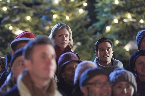 Tricia Helfer, Raf Rogers - It's Beginning to Look a Lot Like Christmas - Z filmu