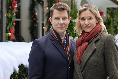 Eric Mabius, Tricia Helfer - It's Beginning to Look a Lot Like Christmas - Promoción