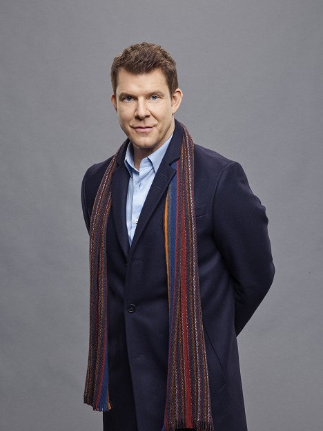 Eric Mabius - It's Beginning to Look a Lot Like Christmas - Promo