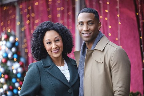 Tamera Mowry-Housley, Brooks Darnell - A Christmas Miracle - Promoción