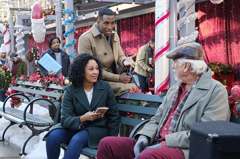 Tamera Mowry-Housley, Brooks Darnell, Barry Bostwick - A Christmas Miracle - Filmfotos
