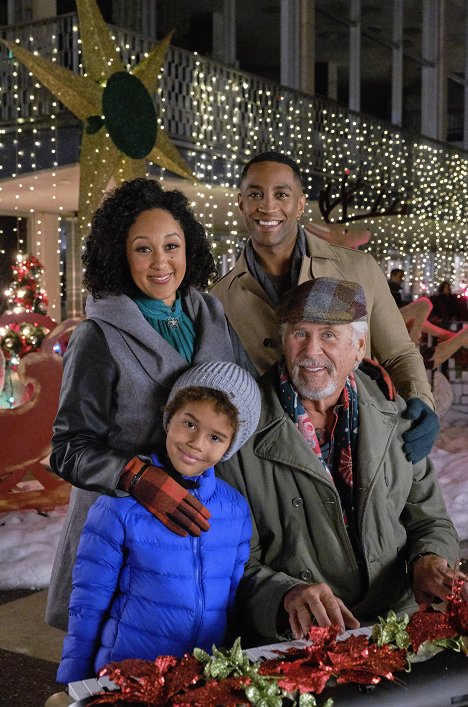 Tamera Mowry-Housley, Gabriel Jacob-Cross, Brooks Darnell, Barry Bostwick - A Christmas Miracle - Promoción