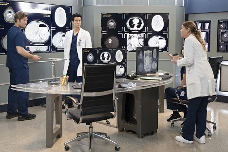 Chris Carmack, Alex Landi, Ellen Pompeo - Grey's Anatomy - No Time to Die - Van film