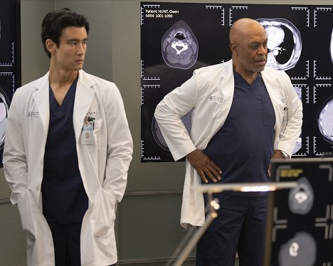 Alex Landi, James Pickens Jr. - Grey's Anatomy - No Time to Die - Van film
