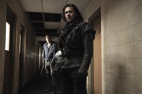 Jeffrey Dean Morgan, Alex Meraz - The Walking Dead - Der einzige Weg - Filmfotos