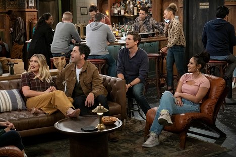 Hilary Duff, Josh Peck, Christopher Lowell, Francia Raisa - How I Met Your Father - Stacey - Photos