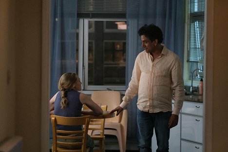 Amanda Seyfried, Naveen Andrews - The Dropout - I'm in a Hurry - Filmfotos