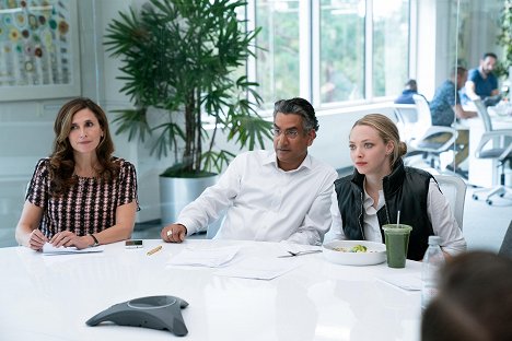 Michaela Watkins, Naveen Andrews, Amanda Seyfried - Kauza Theranos - Hrdinové - Z filmu