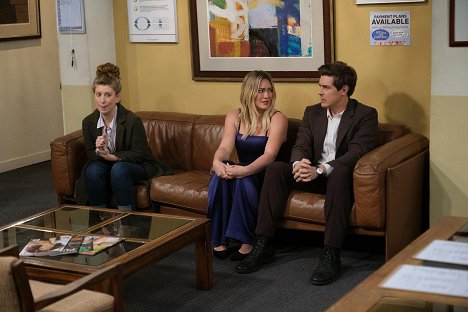 Gillian Bellinger, Hilary Duff, Christopher Lowell - How I Met Your Father - The Perfect Shot - Photos