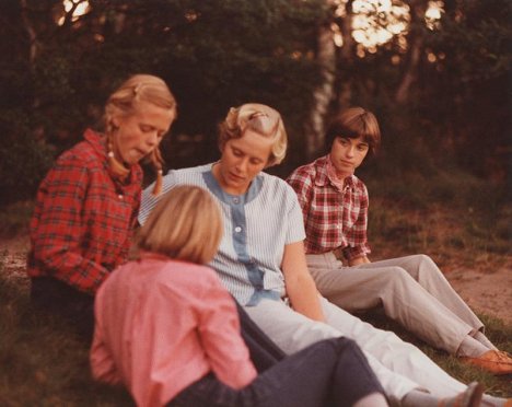 Line Arlien-Søborg, Marian Wendelbo, Eva Gram Schjoldager - Kundskabens træ - Kuvat elokuvasta