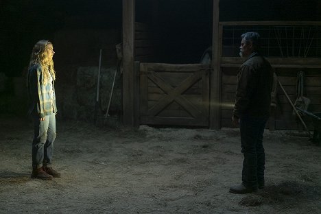Imogen Poots, Josh Brolin - Za hranicí - Země - Z filmu