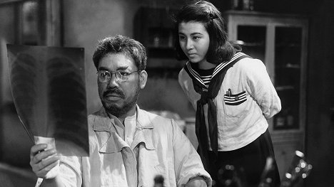 Takashi Shimura, Yoshiko Kuga - El ángel ebrio - De la película