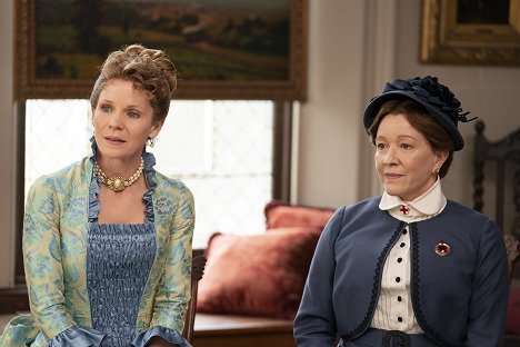 Kelli O'Hara, Linda Emond - The Gilded Age - Heads Have Rolled for Less - Van film