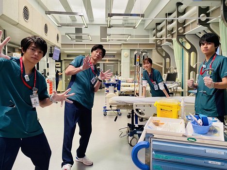 Yuta Kishi, Kei Tanaka, 岡崎紗絵, 北村匠海 - Night Doctor - Dreharbeiten