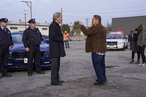 Gary Cole, Kevin Chapman - NCIS: Naval Criminal Investigative Service - Thick As Thieves - Van film