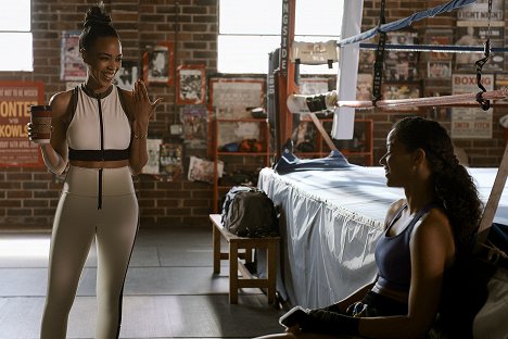 Jazmyn Simon, Alisha Wainwright - Raising Dion - NUMER 203: Problem z potworem - Z filmu