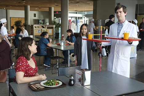 Paige Spara, Freddie Highmore - The Good Doctor - A família - De filmes