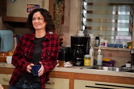 Sara Gilbert - The Conners - Messy Situation, Miscommunication and Academic Probation - Photos