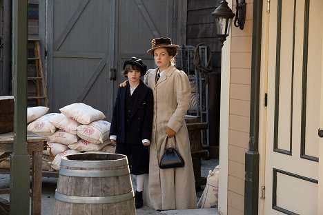 Etienne Kellici, Alex Paxton-Beesley - Murdoch Mysteries - The Things We Do for Love: Part 1 - Photos