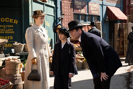Alex Paxton-Beesley, Etienne Kellici, Yannick Bisson - Murdoch Mysteries - The Things We Do for Love: Part 2 - Photos
