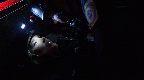 Arielle Kebbel - 911 L.A. - Külső megfigyelő - Filmfotók