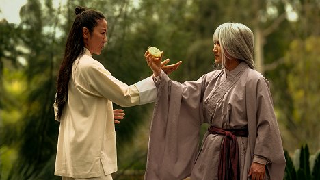 Michelle Yeoh, Li Jing - Everything Everywhere All at Once - Filmfotos