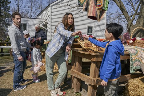 Aaron Abrams, Mikayla SwamiNathan, Meaghan Rath, Logan Nicholson - Children Ruin Everything - Road Trip - Filmfotos