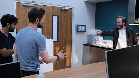 Manish Dayal, Matt Czuchry, Christopher Redman - The Resident - Ask Your Doctor - De filmes