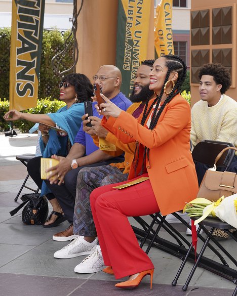 Jenifer Lewis, Laurence Fishburne, Anthony Anderson, Tracee Ellis Ross, Marcus Scribner - Grown-ish - Empire State of Mind - Photos