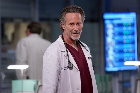 Steven Weber - Chicago Med - Be the Change You Want to See - Van film