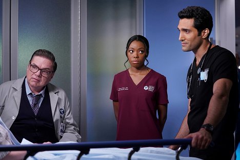 Oliver Platt, Asjha Cooper, Dominic Rains - Chicago Med - Be the Change You Want to See - Photos