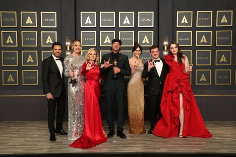 Eugenio Derbez, Siân Heder, Marlee Matlin, Troy Kotsur, Emilia Jones, Daniel Durant, Amy Forsyth - 94th Annual Academy Awards - Promóció fotók