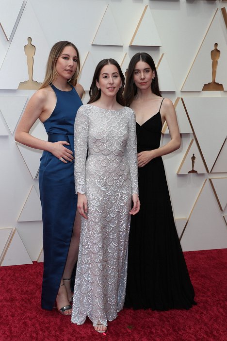 Red Carpet - Este Haim, Alana Haim, Danielle Haim - 94th Annual Academy Awards - Events