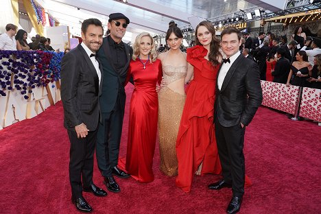 Red Carpet - Eugenio Derbez, Troy Kotsur, Marlee Matlin, Emilia Jones, Amy Forsyth, Daniel Durant - Oscar 2022 - Z akcí