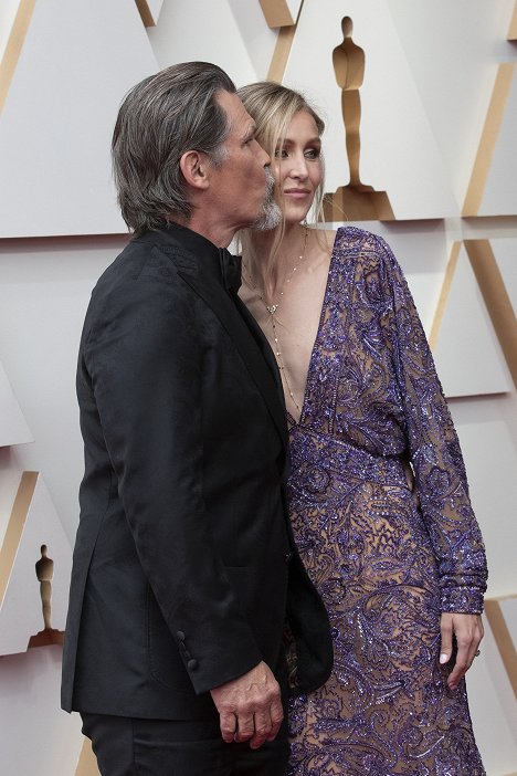 Red Carpet - Josh Brolin, Kathryn Boyd Brolin - 94th Annual Academy Awards - Rendezvények