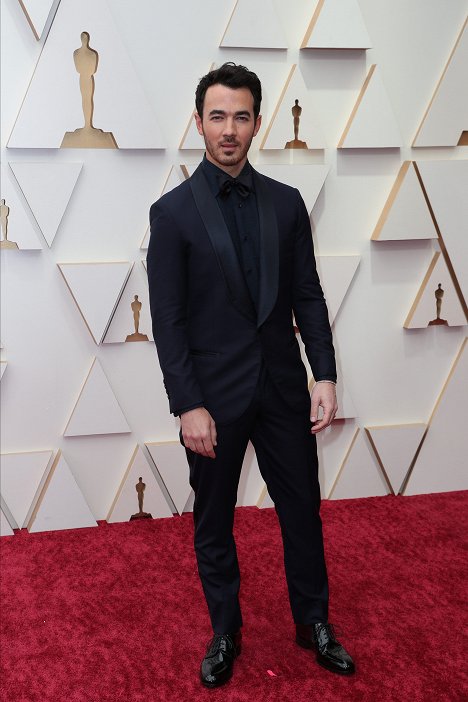 Red Carpet - Kevin Jonas - 94th Annual Academy Awards - Z imprez