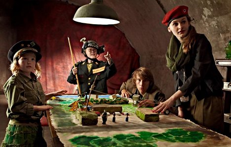 Frida Luna Roswall Mattson, Lasse Guldberg Kamper, Lucas Almstrup, Mathilde Høgh Kølben - Sestřiny děti ve válce - Z filmu