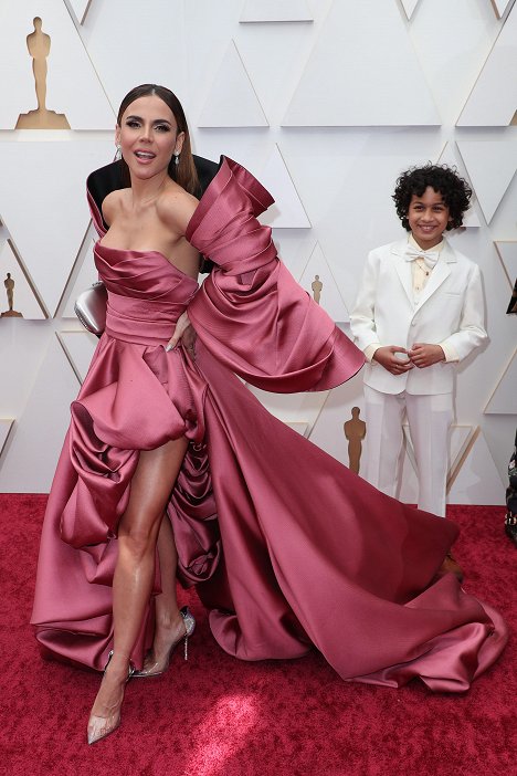 Red Carpet - Carolina Gaitan, Ravi Cabot-Conyers - 94th Annual Academy Awards - Z imprez