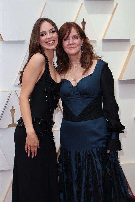 Red Carpet - Claudia Sulewski - 94th Annual Academy Awards - De eventos